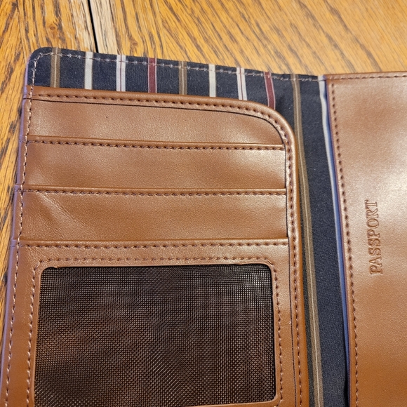 Cutter & Buck passport wallet - Picture 7 of 9